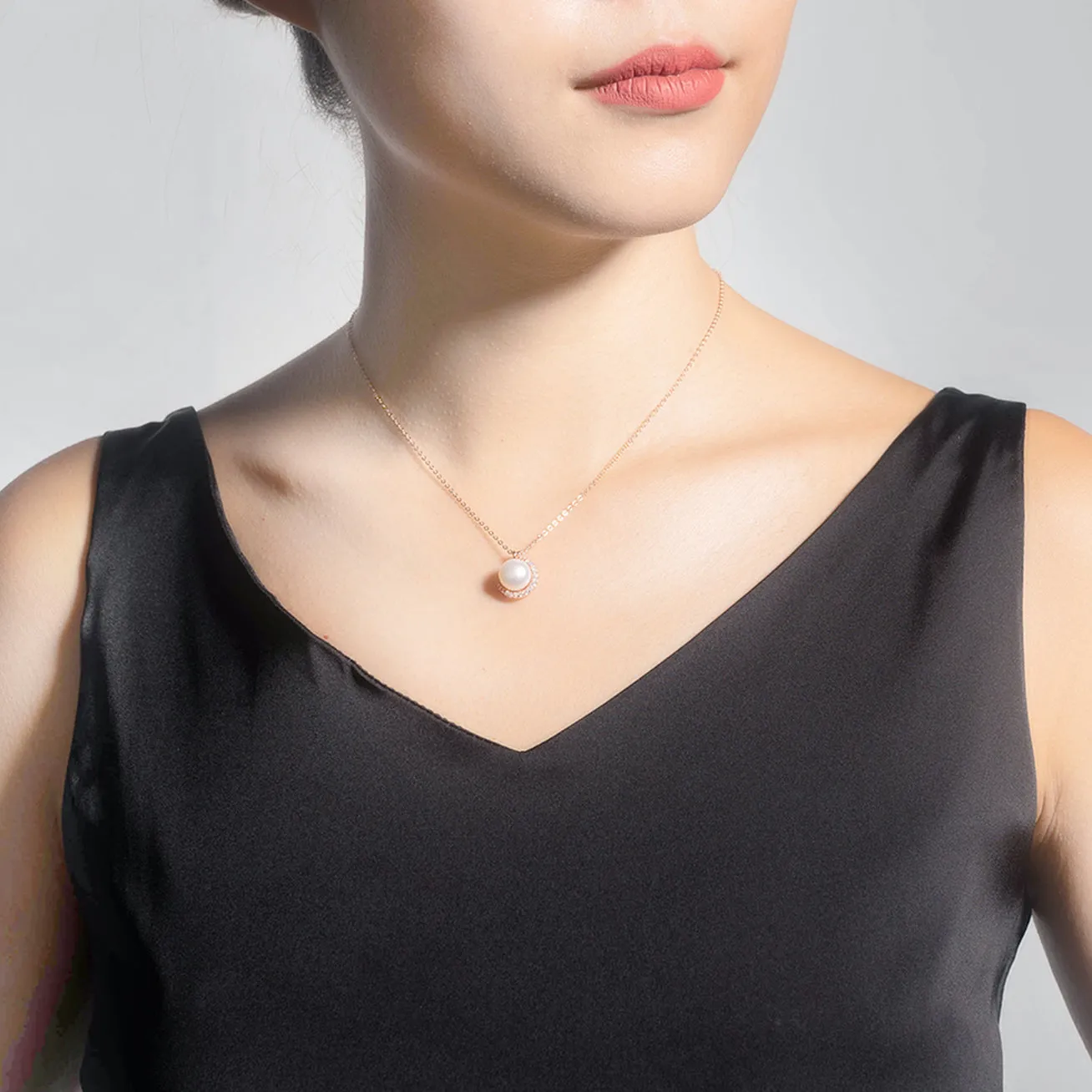 Elegant Freshwater Pearl Necklace WN00424