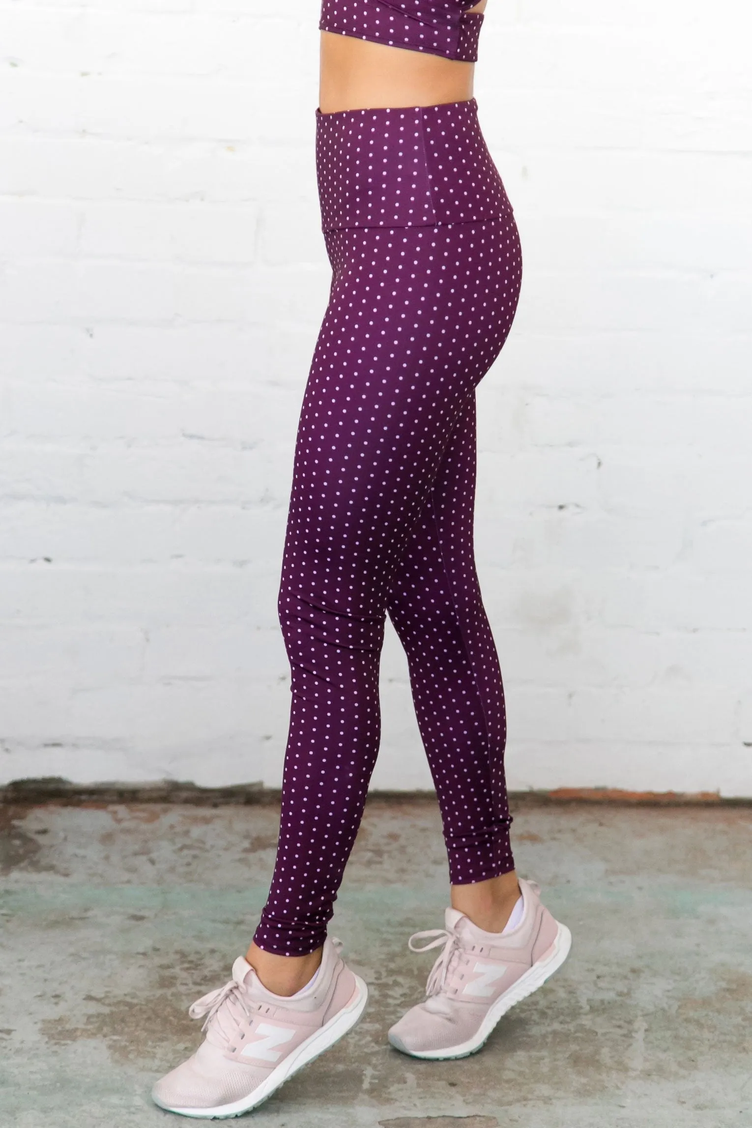 Onzie High Rise Legging Aubergine Dot