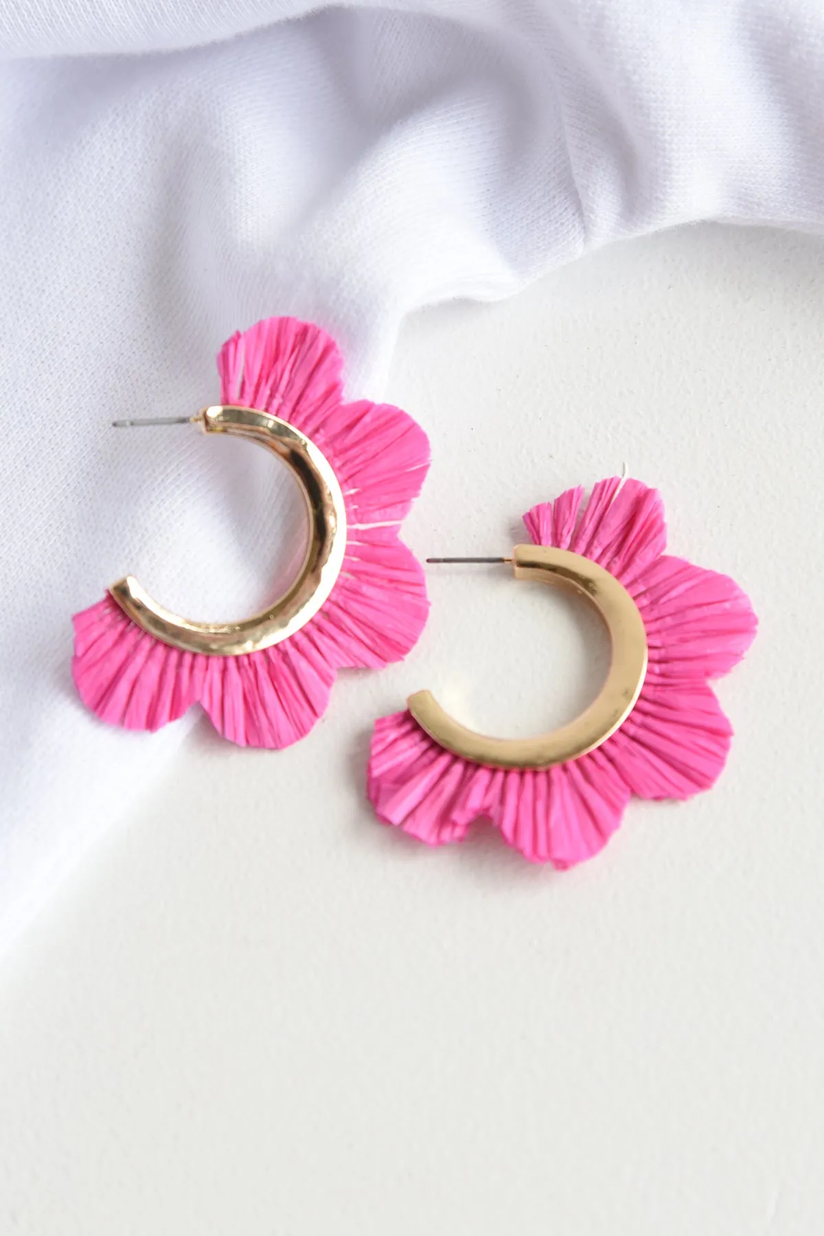 RAFFIA FLOWER EARRINGS -PINK