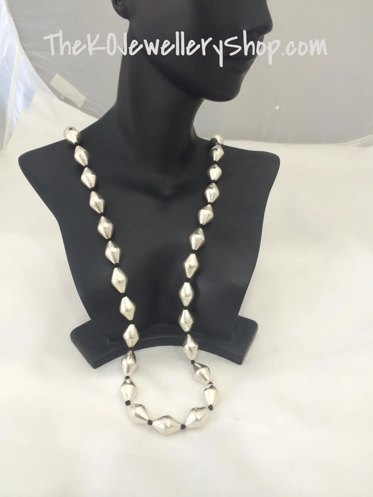 The Silver Beads Necklace (single-strand)